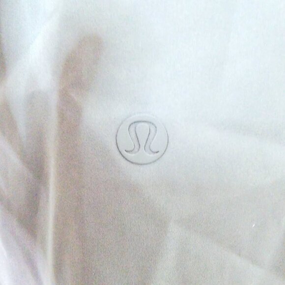 Lululemon Women's Green Jasper Rain Rebel Hooded Waterproof Rain Jacket Size 12 - Picture 7 of 9